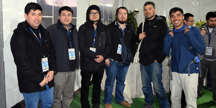 Asistentes al congreso, de izquierda a derecha: Guillermo Valenzuela (SAG), Francisco Urra (MNHN), Antonio Parra (UACH), Juan Francisco Campodónico (UACH), Sebastián Larrea (UV) y Emmanuel Vega (UDEC).