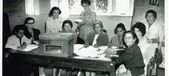 Mesa de votación de mujeres en La Serena, año 1952. AMG, Fondo Olga Poblete, caja 4.